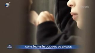 Copil &icirc;nchis &icirc;n dulapul de bagaje