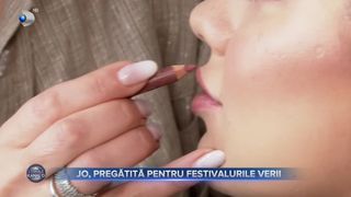 Jo, secretul unui look impecabil. Artista are o echipă de specialiști care o ajută la evenimente