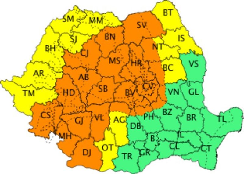 HARTĂ - Cod portocaliu de averse torențiale, descărcări electrice, vijelii și grindină în aproape jumătate de țară / Cum va fi vremea în regiunile sudice și estice
