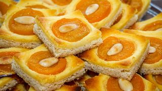 Prăjitură cu caise. Delicioasă și ușor de făcut