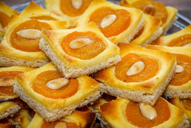 Prăjitură cu caise. Delicioasă și ușor de făcut