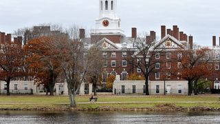 educatie Harvard University și predarea cu roboți AI