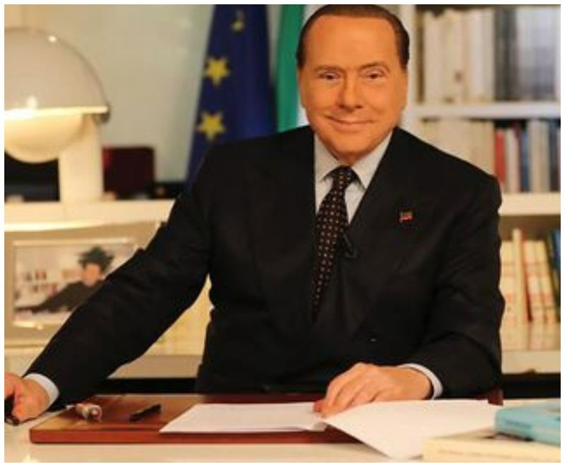 "Cavaliere", așa cum a fost supranumit Silvio Berlusconi, a fost de patru ori prim-ministru.