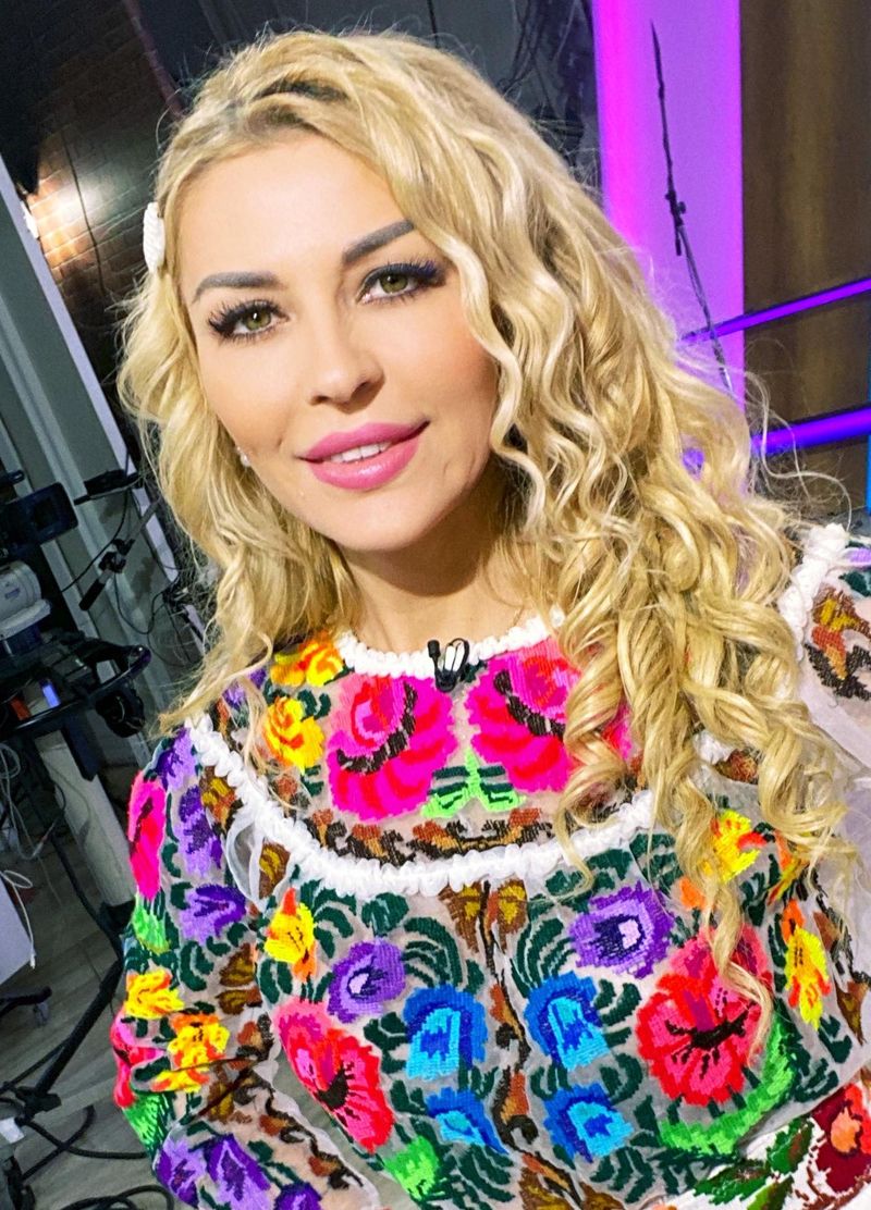 Lorenna- artistă muzică populară