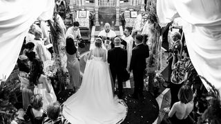 Vali Bărbulescu și Maria Andreea, nuntă de poveste &icirc;n Bucovina. Fotograful și make-up artistul, printre cei mai renumiți din &icirc;ntreaga lume