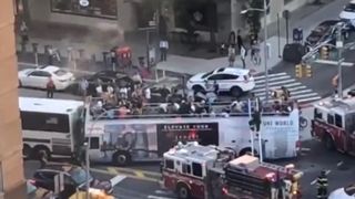 VIDEO Accident major între două autobuze în New York. Cel puțin 80 de persoane au fost rănite