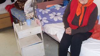 Prefectul județului Argeș, Radu Perianu va verifica centrele rezidențiale, azilele destinate bătrânilor, persoanelor cu dizabilități, dar și copiilor.