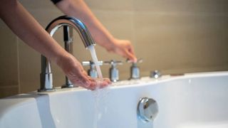 Mii de bucureșteni rămân fără apă caldă! Zonele vizate de anunțul făcut de Termoenergetica