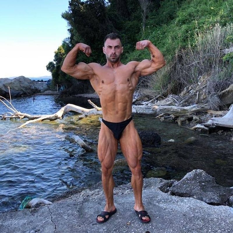 Duminică dimineaţă, Cătălin a mers împreună cu un prieten la pescuit pe lacul de la Lazuri, în județul Dâmbovița. 