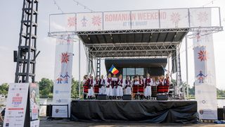Festival cu specific românesc în SUA. "Romanian Weekend at The Wharf" a adunat aproape 10.000 de americani iubitori ai dansului românesc.