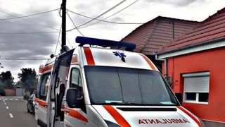 Medicii au constatat că bărbatul a suferit o fractură la baza craniului, precum și hematoame la nivelul urechii și frunții.