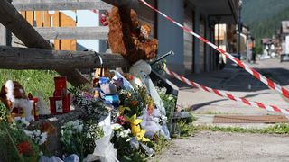 O româncă a ucis cu sânge rece o familie de turiști. Un copil de 2 ani, împreună cu tatăl și bunica, au murit striviți de roțile mașinii