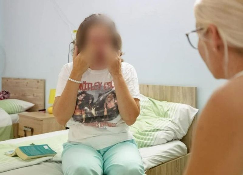 Simona, pacientă care suferă de retard mintal