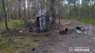 &Icirc;n fața semnelor care indicau accesul interzis și avertizau asupra prezenței minelor, șoferul a decis să meargă singur mai departe.