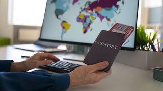 Cioloș a precizat &icirc;n aceeași postare faptul că aderarea Rom&acirc;niei &icirc;n Spațiul Schengen este dorită de Comisia Europeană.