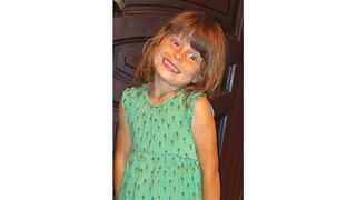 O fetiță de patru ani a dispărut din curtea casei, la Tulcea. Copila este căutată de poliţişti, pompieri şi localnici