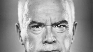 Prezentatorul Huw Edwars este acuzat de pedofilie.