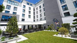 Nu mai puțin de 23 de mii de persoane ar fi trecut pragul hotelului.