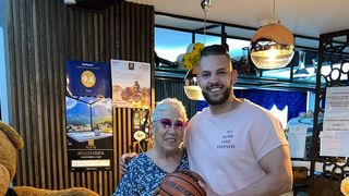  Caius Covrig a fost cel mai bun sportiv de la Hillcrest Prep Academy, din Phoenix, și să semneze un contract pentru NCAA Division 1