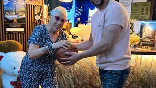 Milionarul Caius Covrig surprins p&acirc;nă la lacrimi de Maria Roșianu, prima lui antrenoare de baschet