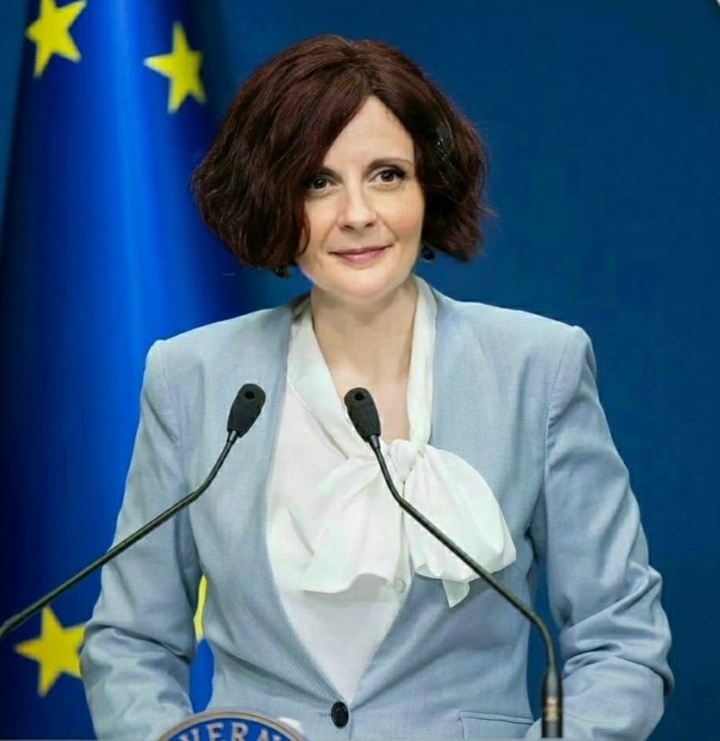 Această declară că își încheie funcția cu capul sus și cu recunoștință pentru experiențele în care a fost implicată în cei patru ani în Cancelaria Prim-Ministrului