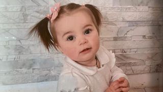 O fetiță de doar 16 luni și-a găsit sf&acirc;rșitul &icirc;ntr-o piscină gonflabilă. Durere fără margini &icirc;ntr-o familie de moldoveni