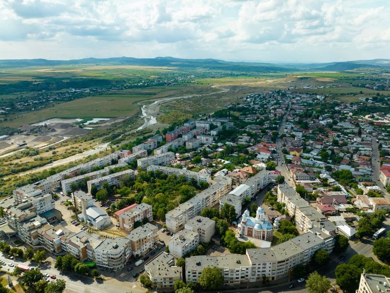 De neratat vor fi și multe dintre bijuteriile arhitecturale ale Râmnicului