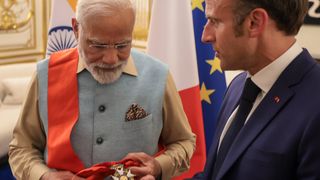 VIDEO- 14 iulie, Ziua Franței. Emmanuel Macron îi înmânează Marea Cruce a Legiunii de Onoare premierului Indiei