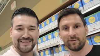 A făcut poze cu fanii &icirc;n supermarket.