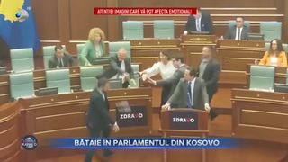 Bătaie &icirc;n Parlamentul din Kosovo