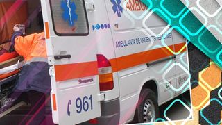 Un copil de trei ani a căzut de la etajul al treilea al unui bloc