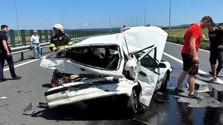 Accident la ieșirea de pe Autostrada Vestului. Un TIR a spulberat patru mașini 