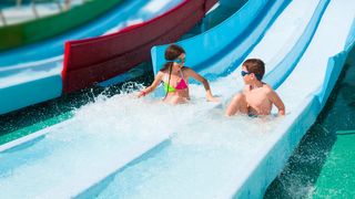 O fetiță de 11 de ani a fost la un pas de înec într-un parc acvatic din Otopeni