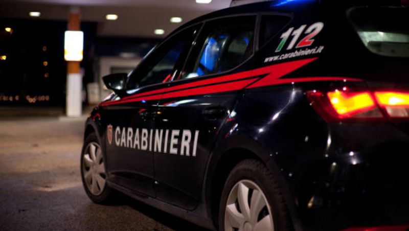 Hoții se întrec între ei în Italia: doi români și două italience au fost arestați de oamenii legii în timp record. Capturile hoților, portofele și catalizatoare