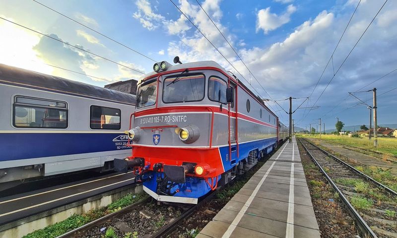 Incendiu în gara din Bârlad. O locomotivă a luat foc