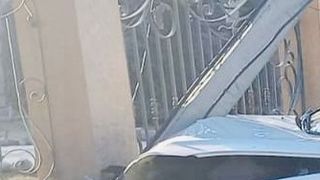 Trei persoane au fost rănite după ce un microbuz s-a izbit de un stâlp, în Prahova