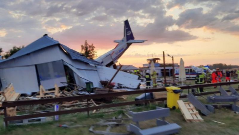Avion de mici dimensiuni, prăbușit în Polonia. Cinci persoane au murit, iar alte șapte au fost rănite