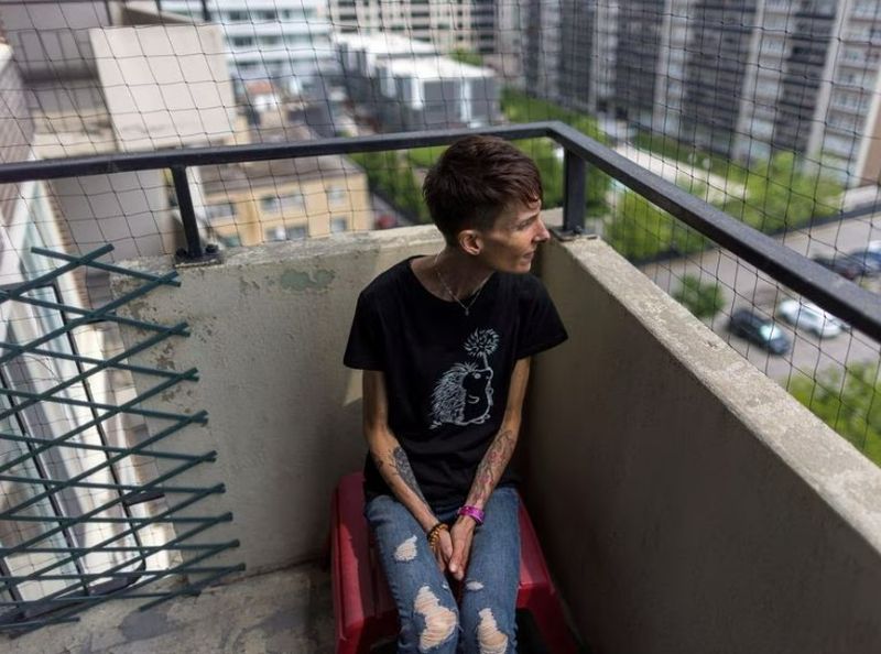 Lisa spune că este prea slabă pentru a mai putea căra cumpărăturile acasă fără să se oprească pentru pauze.