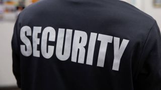 Incident dramatic la o unitate de cazare din T&acirc;rgu Jiu. Un băiat a fost bătut cu bestialitate de agenţii de pază ai pensiunii