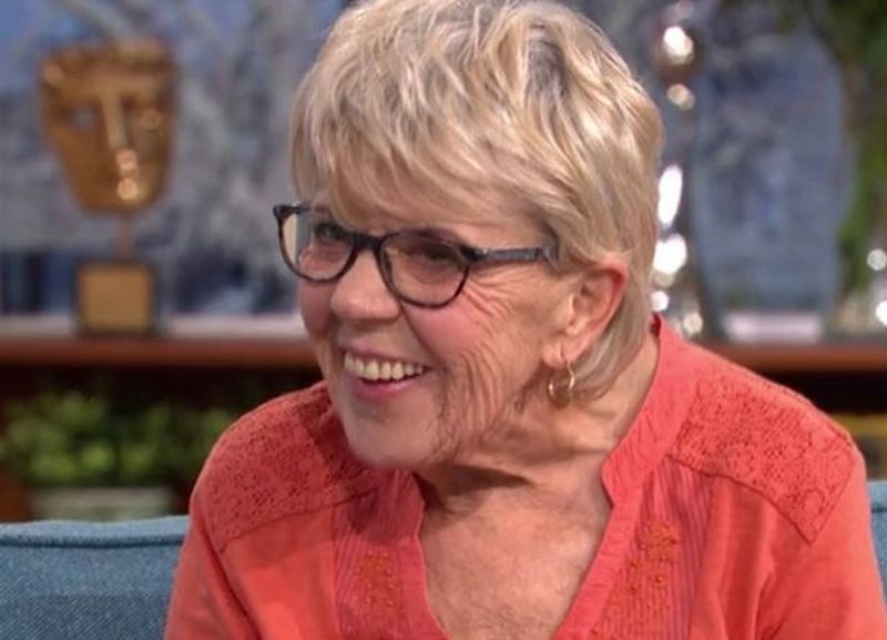 Iris Jones, bunica în vârstă de 83 de ani, i-a dat papucii tânărului egiptean