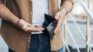 Noi taxe pentru români de la 1 septembrie. Voucherele bugetarilor, în pericol de dispariție