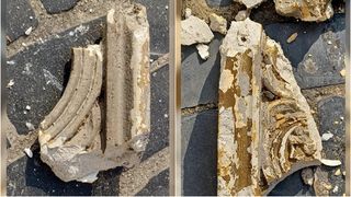 Tencuială desprinsă de pe clădirile din centrul Brașovului. Cetățenii ar putea fi &icirc;n pericol