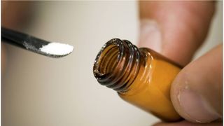 A ajutat zeci de persoane să se sinucidă, dar acum a fost trimis după gratii. "Au băut coktailul morții și au sfârșit în chinuri"