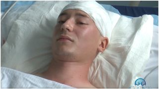 FOTO/VIDEO - El este Carlo, tânărul din Iași care și-a dat licența pe patul de spital și a învins o tumoare pe creier. „M-am stresat foarte tare. Vă mulțumesc!”