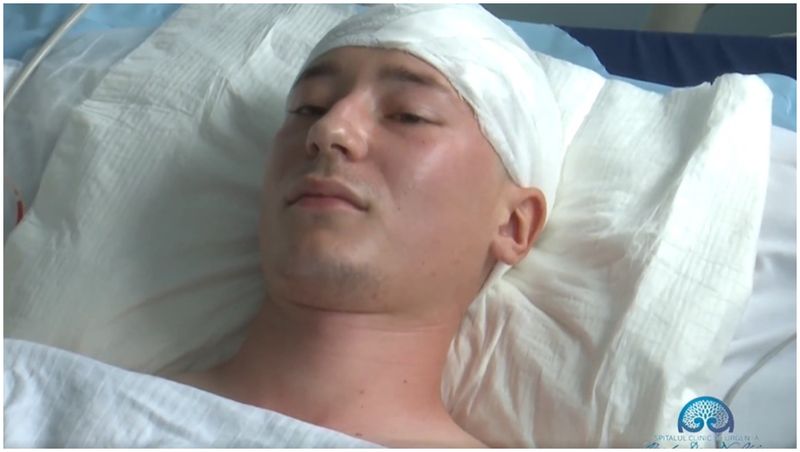 FOTO/VIDEO - El este Carlo, tânărul din Iași care și-a dat licența pe patul de spital și a învins o tumoare pe creier. „M-am stresat foarte tare. Vă mulțumesc!”