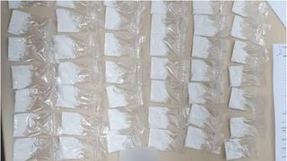 VIDEO - 11 persoane prinse cu droguri, la intrare la Electric Castle. Peste 100 de participanți au necesitat îngrijiri medicale, însă, nu a fost nevoie de transportul la spital. Petrecăreții s-au distrat, în ciuda ploii