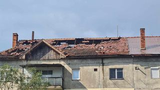 Acoperiș distrus de grindină