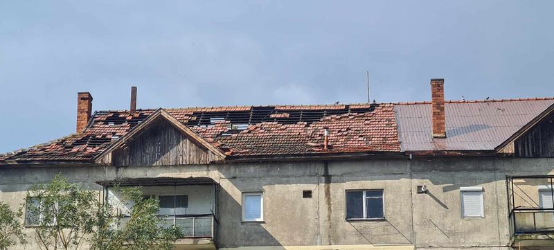 Acoperiș distrus de grindină