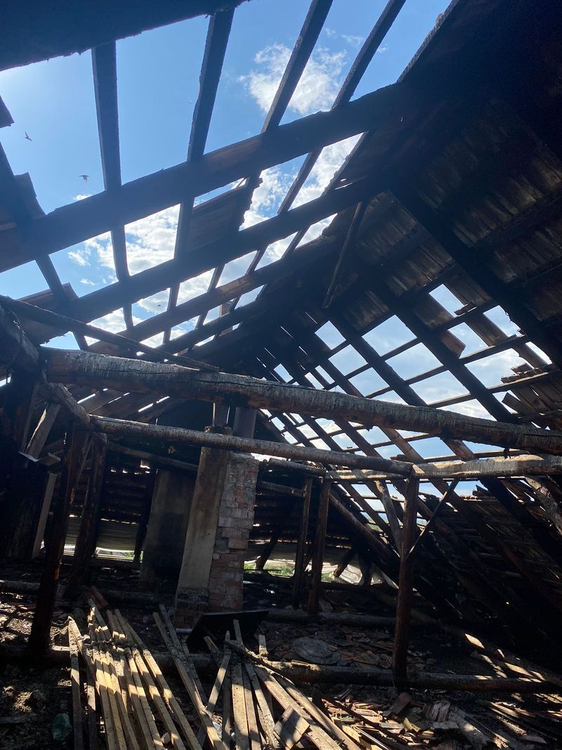 Acoperiș distrus de grindină în Satu Mare