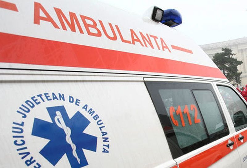 O femeie a fost rănită în timpul furtunii care a făcut ravagii în orașul Buzău. Mai multe autoturisme au fost avariate 